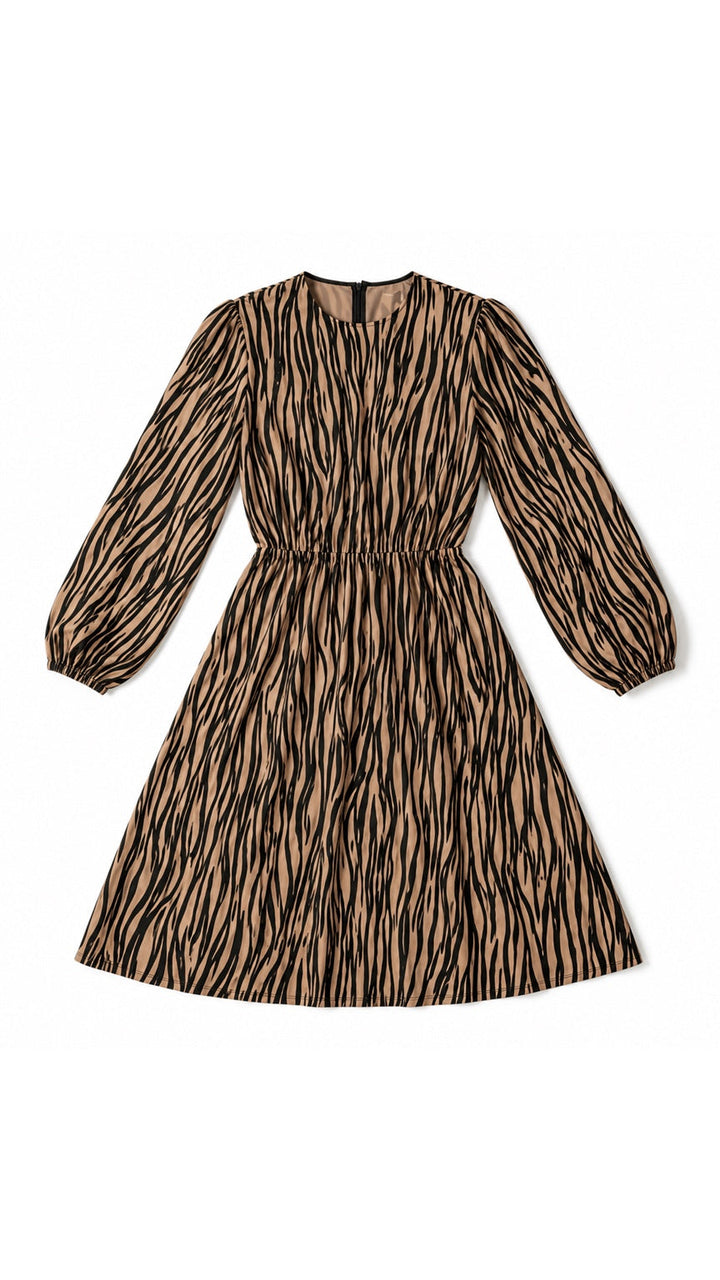 KMW 2527 Beige Black dress flatlay